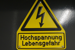 hochspannung-warnschild.jpg