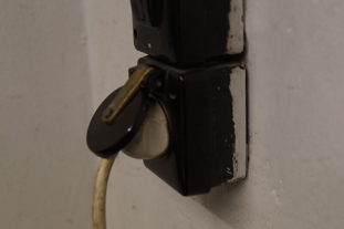 stecker-in-der-steckdose.jpg